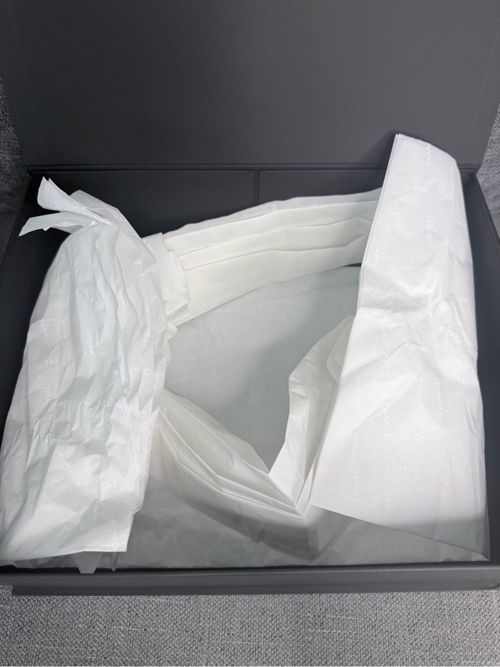 CHANEL magnetic BOX,dust bag,ribbon,camellia,care envelope with cleaning cloth - Picture 2 of 8